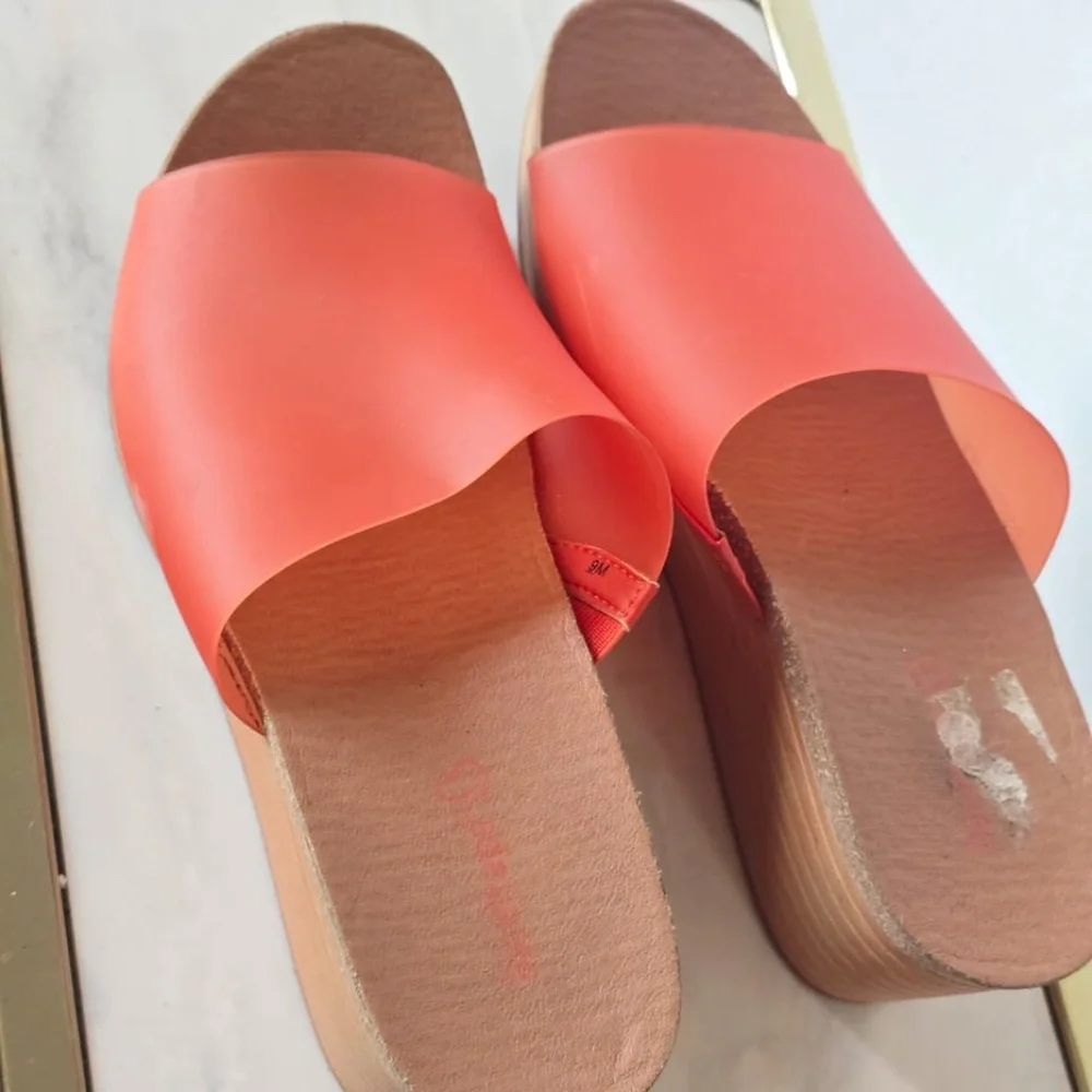 Baretraps Women’s Yalissa Wedge Slide Sandal Olin Orange Size 9.